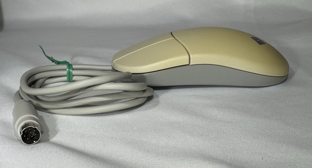 Sun Microsystems 370-3631 Type-6 Mouse, Mini-Din Connector, 3 Button - Tested