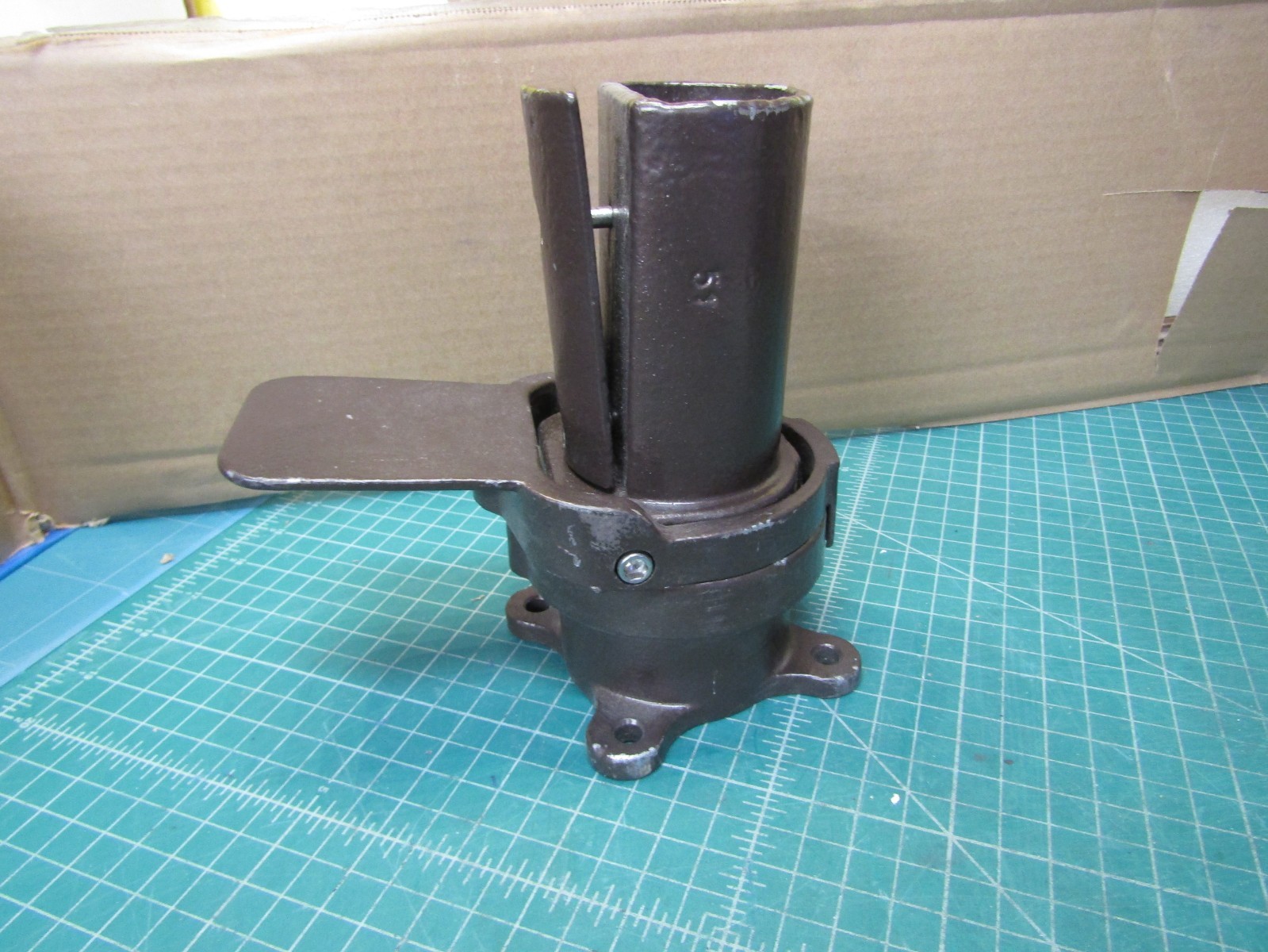 1 – Umbrella Rotating Hub Brown 360°. NEW – Out of the original Box