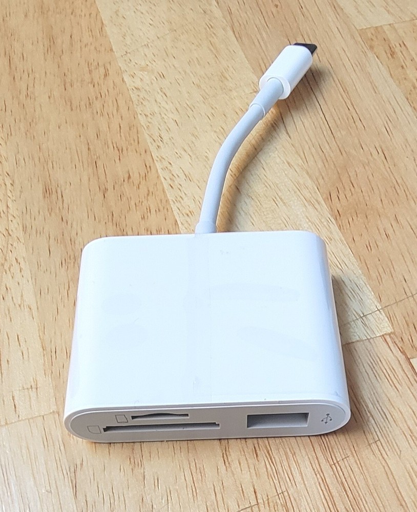 USB C to SD Card Reader with USB 3.0 Thunderbolt to Micro SD TF Card Reader