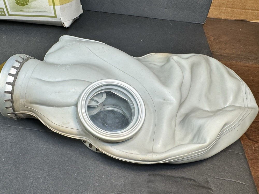 Vtg Gas Mask