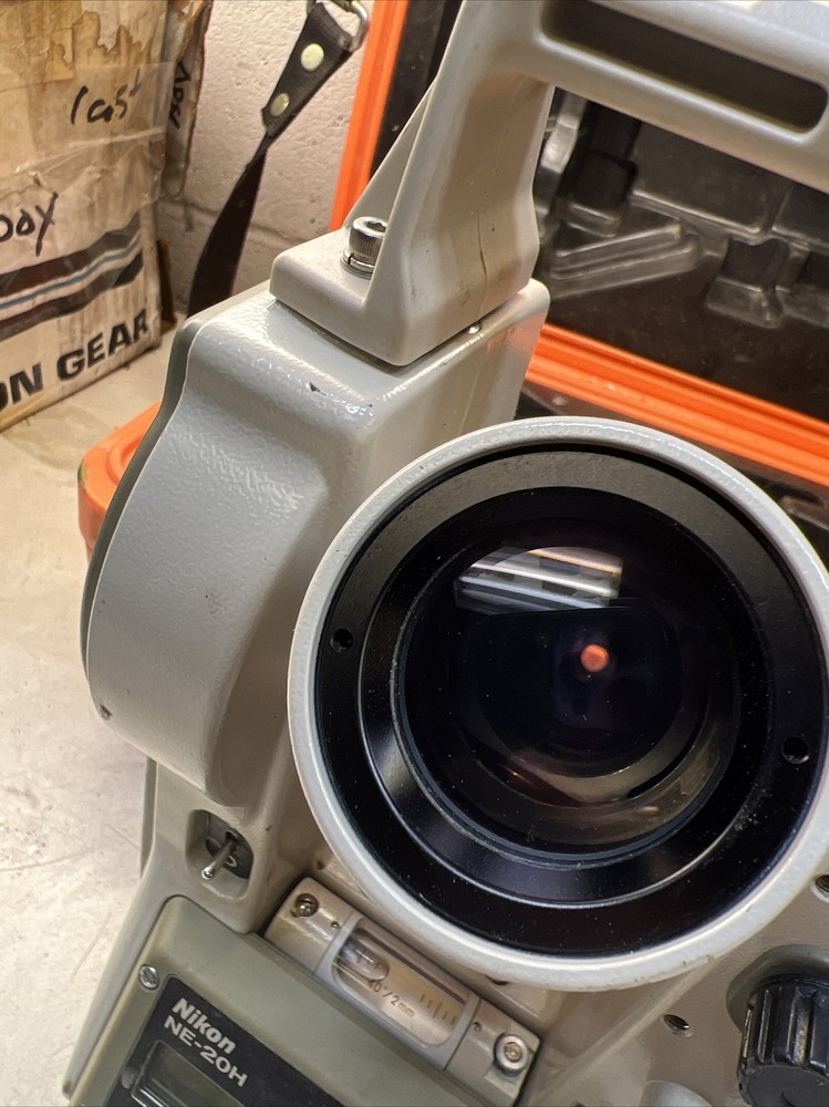 NIKON MODEL NE-20H DIGITAL THEODOLITE