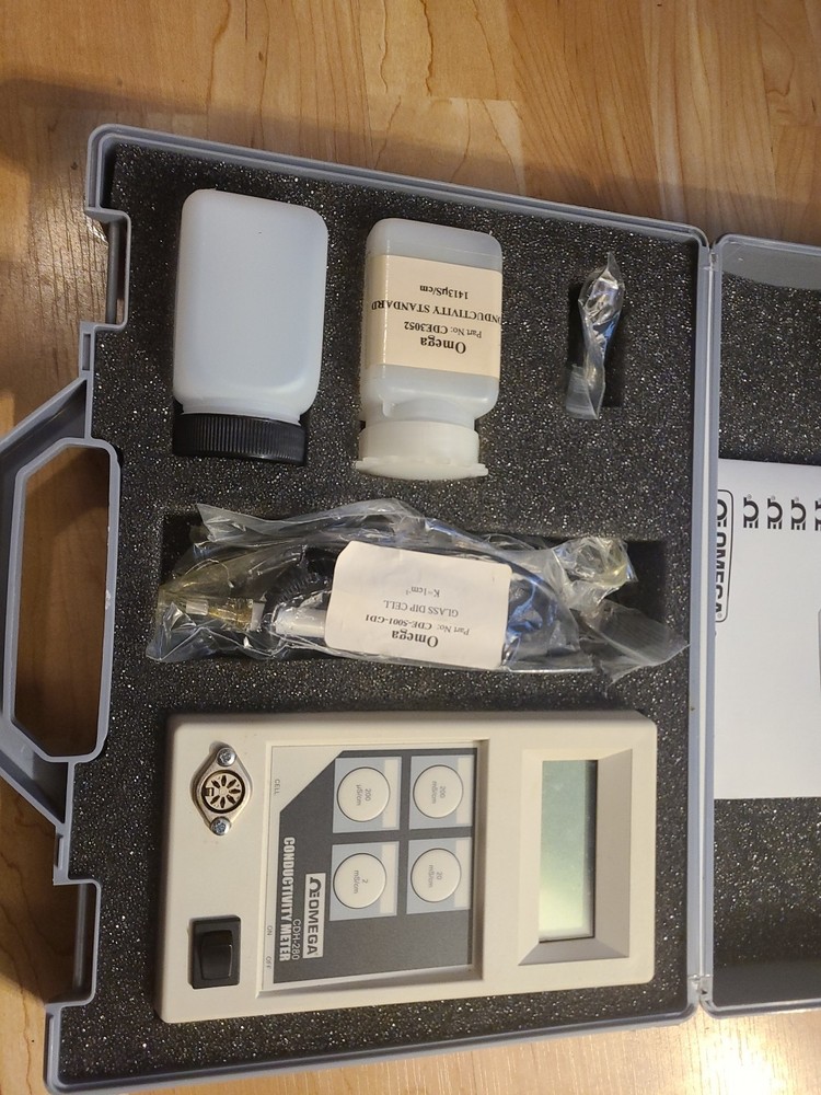Omega CDH-280-KIT 4 Range Handheld Portable Conductivity Meter Kit