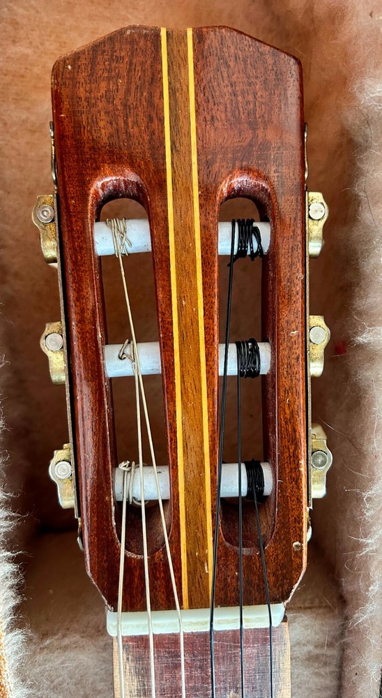 Perfecto Perez ~ classical guitar ~ Hard Case