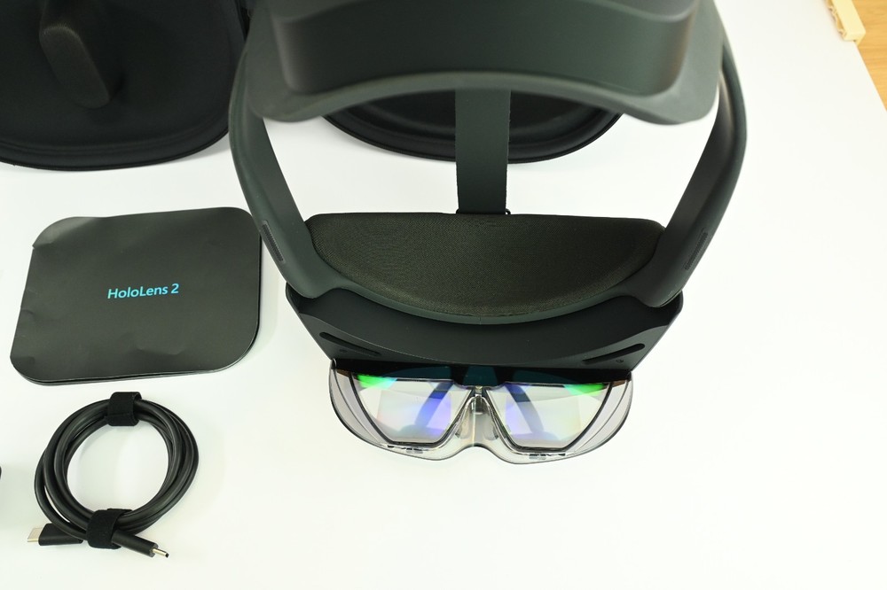 Microsoft Hololens 2 Headset Kit - Scuffed - Tested and Fully Operational