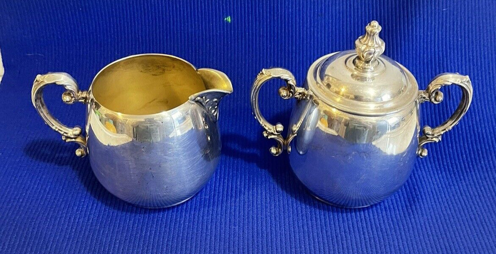 Wm Rogers Silverplate Cream & Sugar with Lid