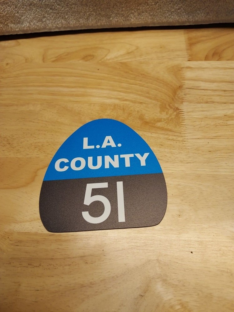 LA COUNTY FIRE DEPT. ENGINE 51 HELMET FRONT SHIELD/MAGNET