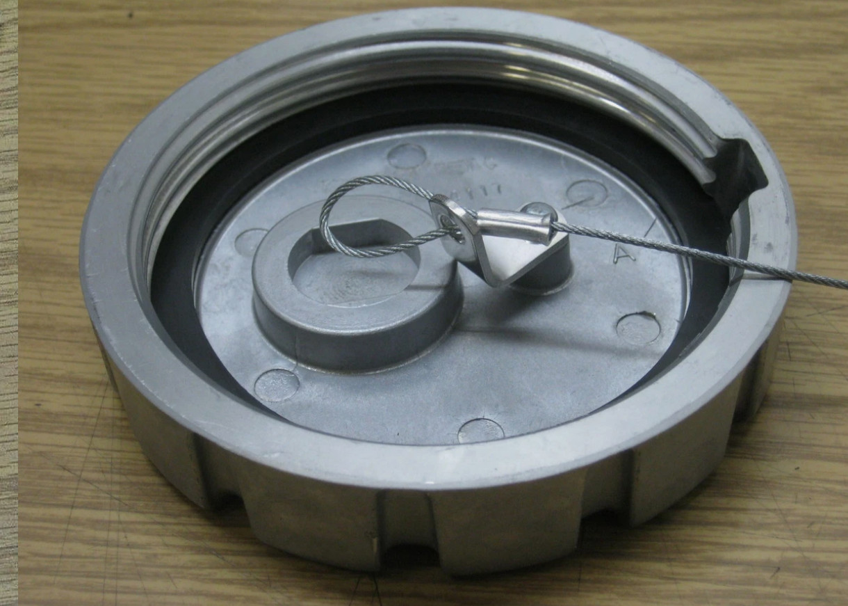 NEW GENUINE KENWORTH LOGO NON - LOCKING 3.5" FUEL CAP