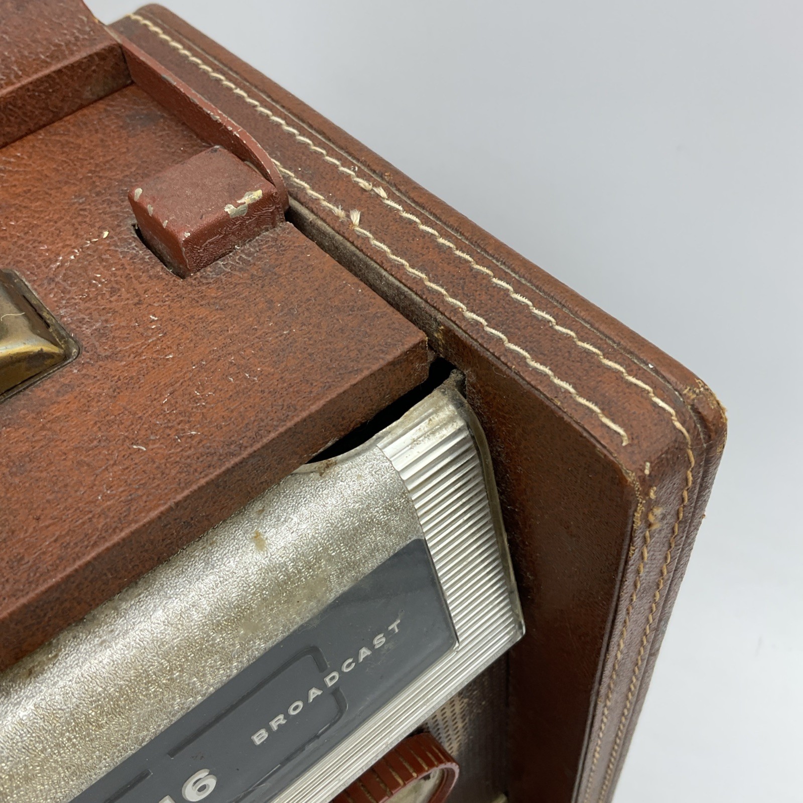 Vintage Motorola tube radio Portable Scan-o-Scope Diplomat 65L2 - For Repair