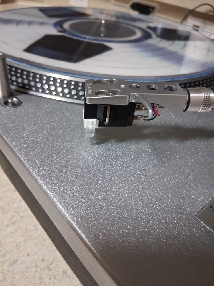 Technics SL1200Mk2 Turntable - Refurbished and Fully Functional