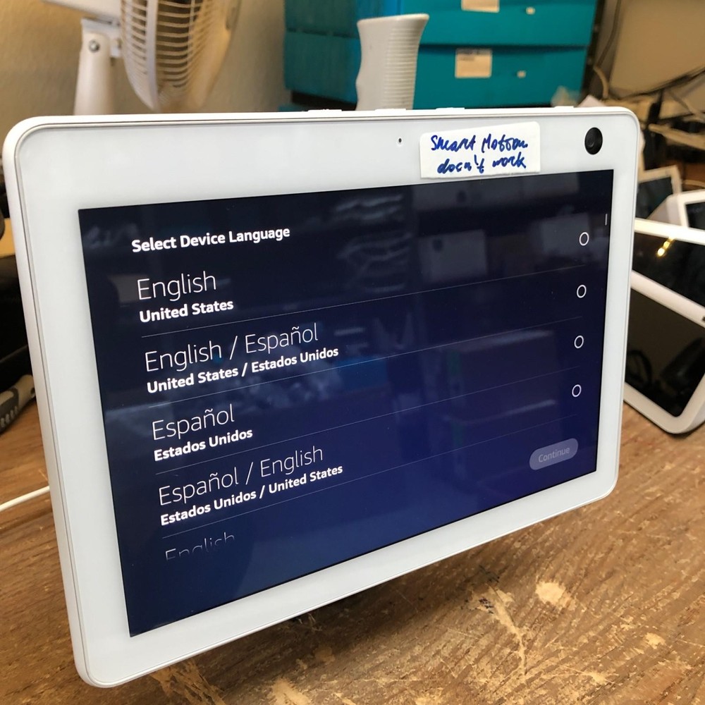 ISSUE Amazon Echo Show 10 3rd Gen White Wireless Alexa Smart Speaker Display