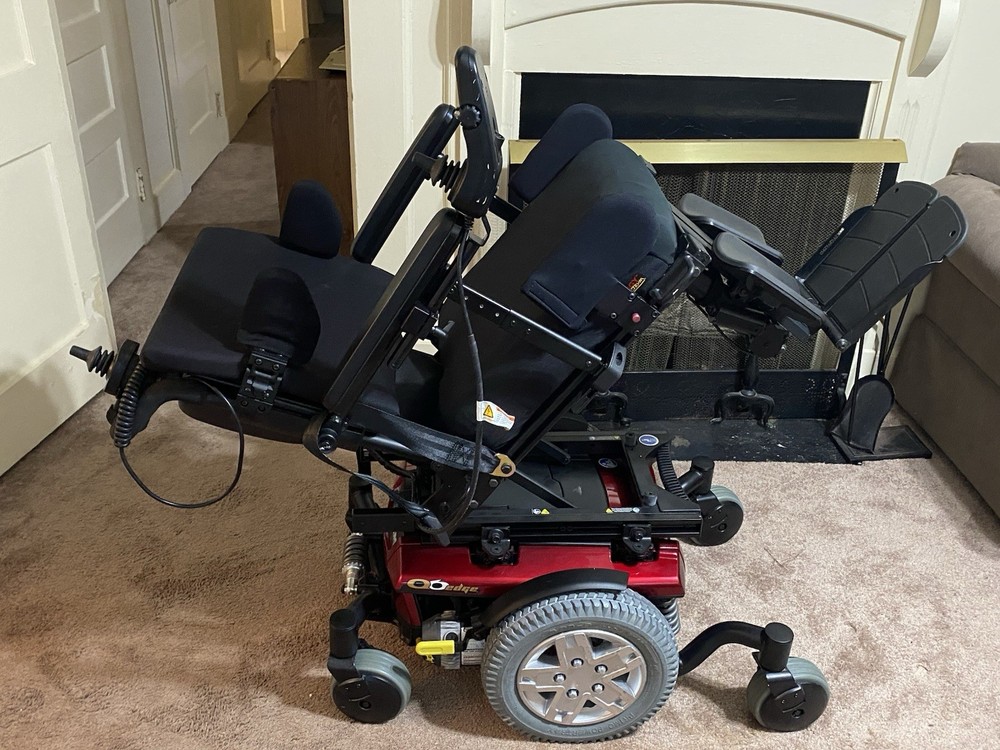 Quantum Q6 Edge REMOVABLE ARM REST .2 MILES ON UNIT