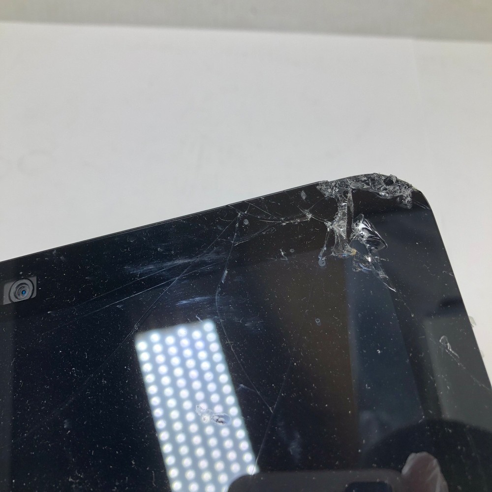 CRACKED DAMAGE Amazon Echo Show 8 3rd Gen Smart Speaker Charcoal - R85SD6