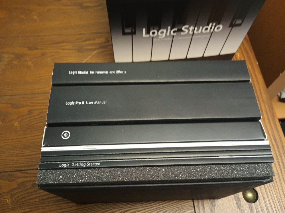 Apple Logic Studio Logic Pro 8 Complete Box & Materials - Vintage Software 2007