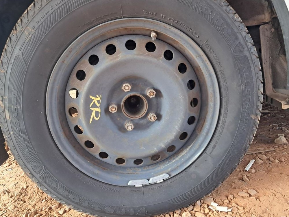 QUEST 2013 Glove Box 4768999