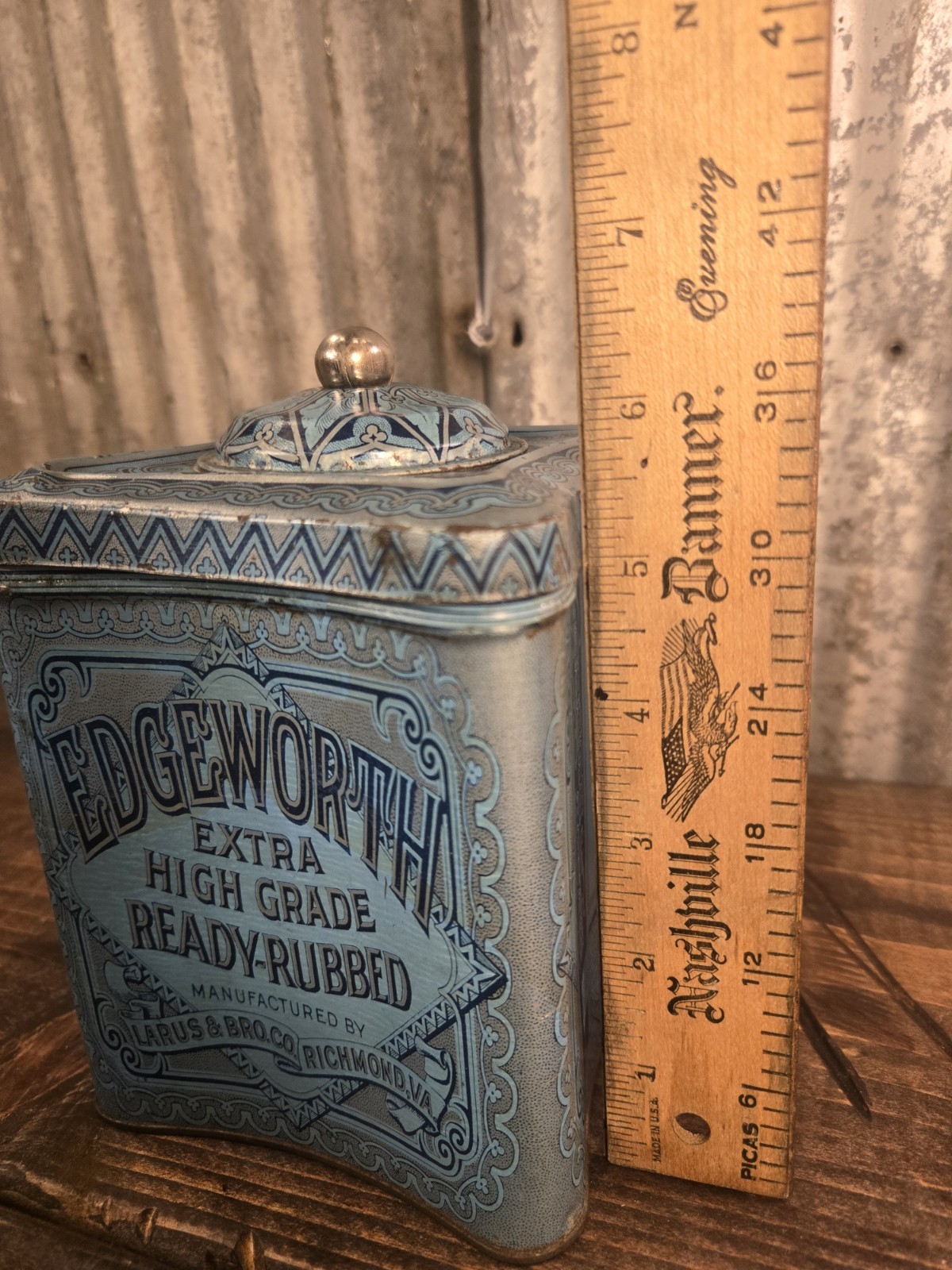 NICE! Edgeworth Ready Rubbed Tobacco Hinged Tin, Vintage