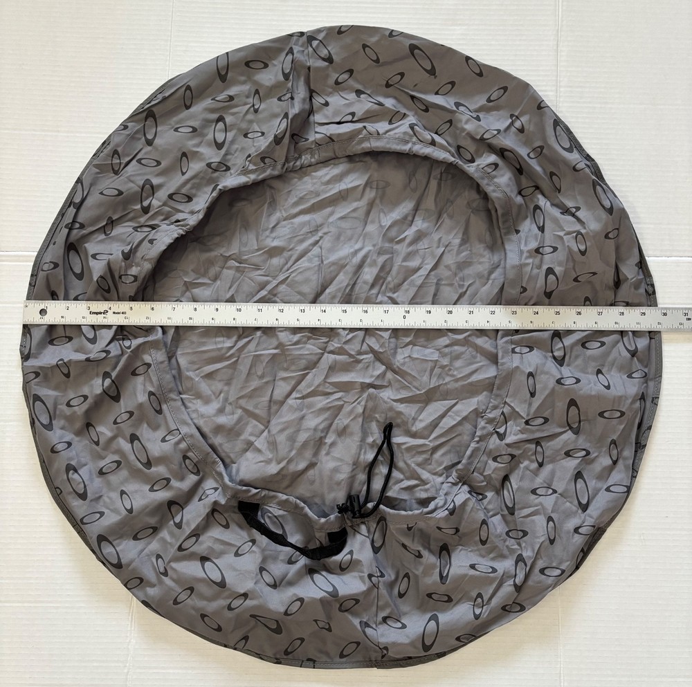 Pre-Owned Oakley wetsuit changing mat