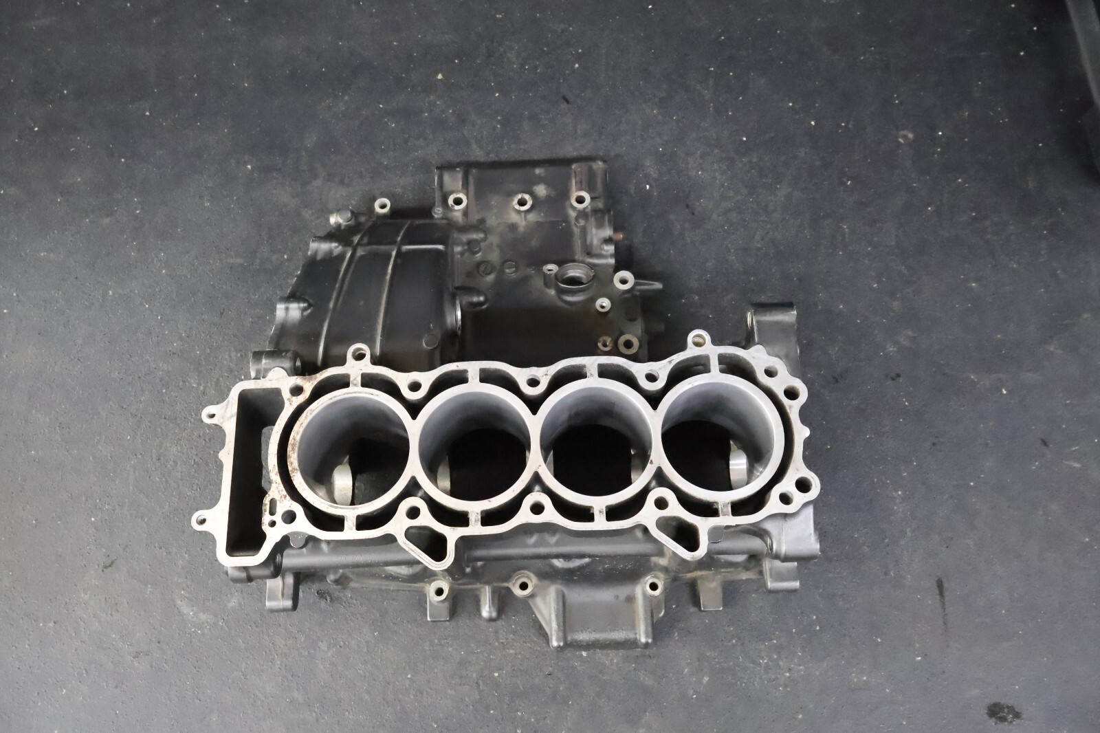 HONDA 2007 CBR1000RR CBR1000 ENGINE CYLINDER MOTOR BLOCK UPPER CRANKCASE