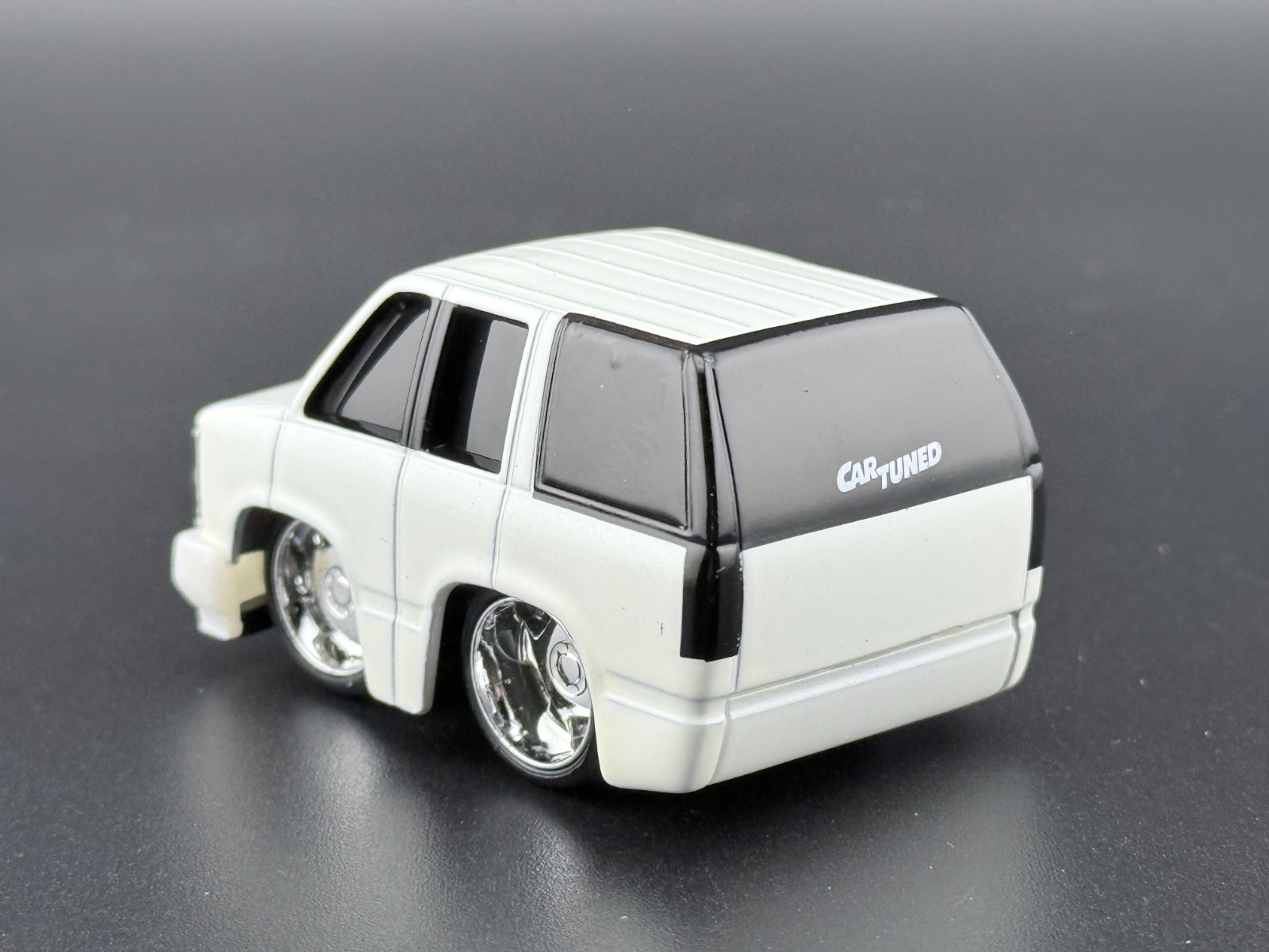 Cartuned 1995 Chevy Suburban (Dubbed) Series 9 Mainline 2026 1/64