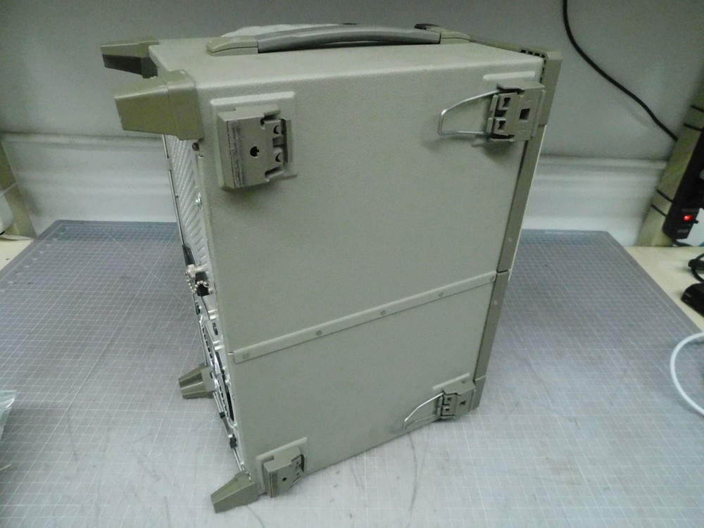 HP 1672D DEEP MEMORY LOGIC ANALYZER 68CH, OP.030 M6772