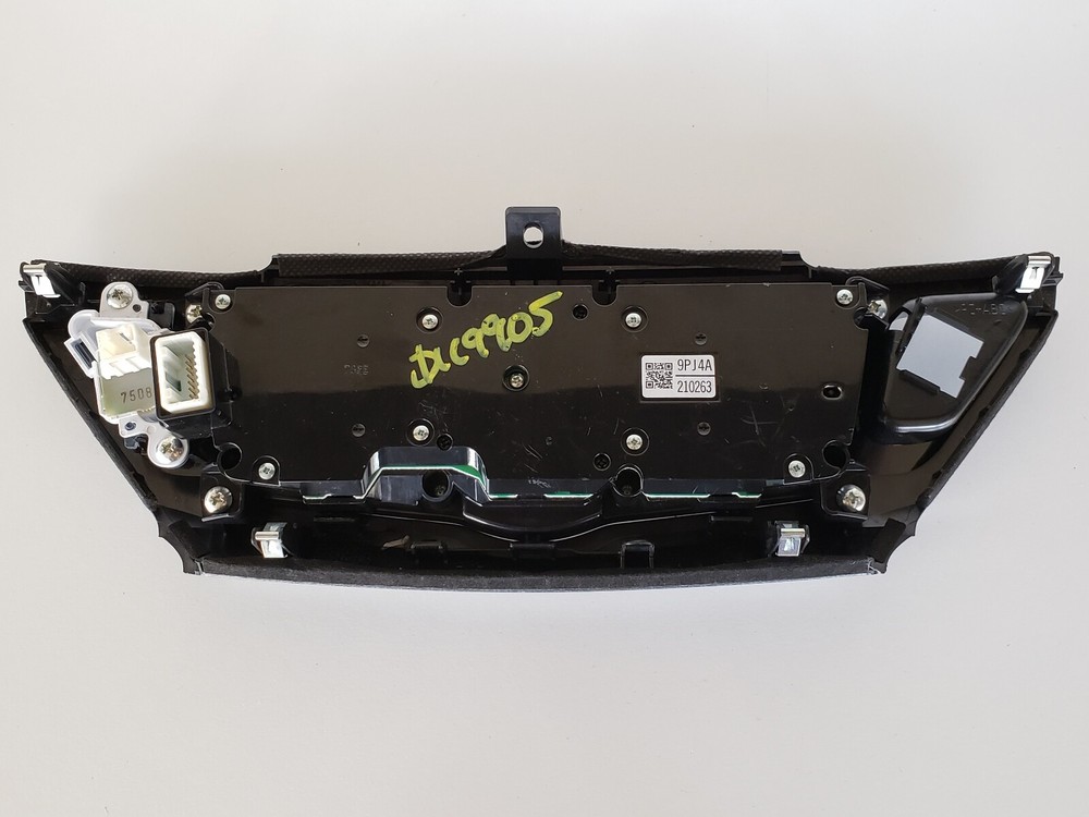 17 Pathfinder 28395 9PJ4A Information Audio Climate Control Panel Unit