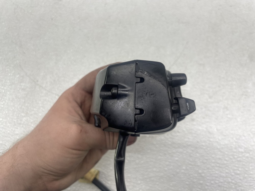17-19 HARLEY-DAVIDSON ELECTRA GLIDE ULTRA CLASSIC FLHTCU LEFT CONTROL SWITCH