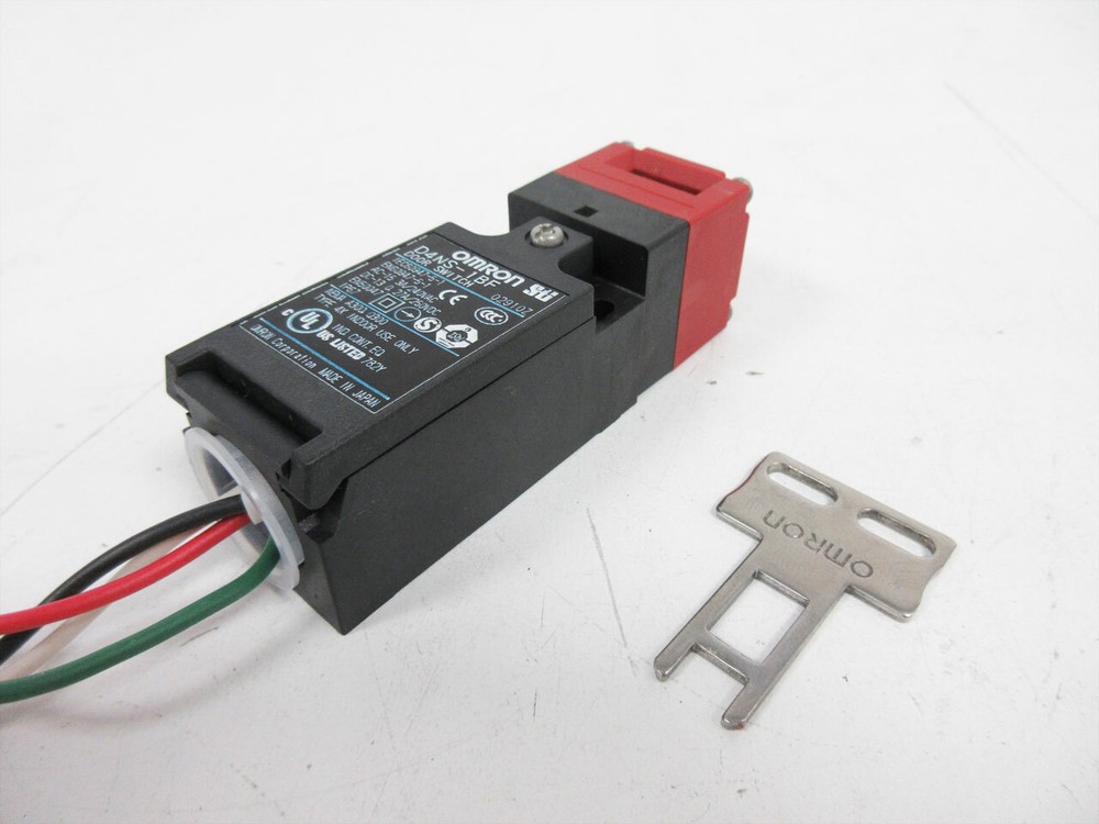 OMRON D4NS-1BF DOOR SWITCH WITH D4DS-K1 HORIZONTAL MOUNTING INTERLOCK KEY
