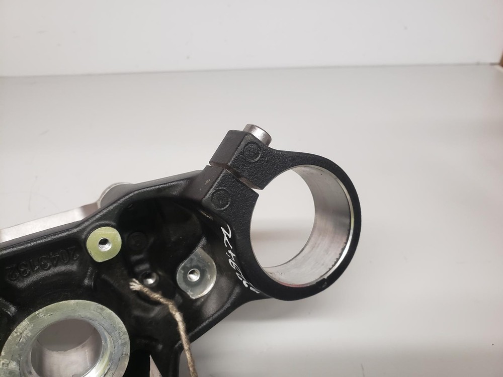2024 TRIUMPH TRIDENT 660 TOP YOKE