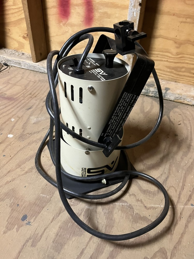SMITH VICTOR, 2 Video Lighting Units, model Q60, .Adjustable.