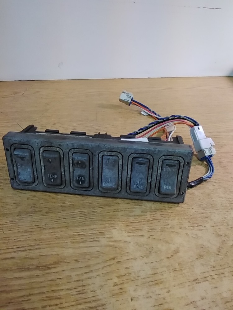 International 3549776C5 Dash/Conole Switch