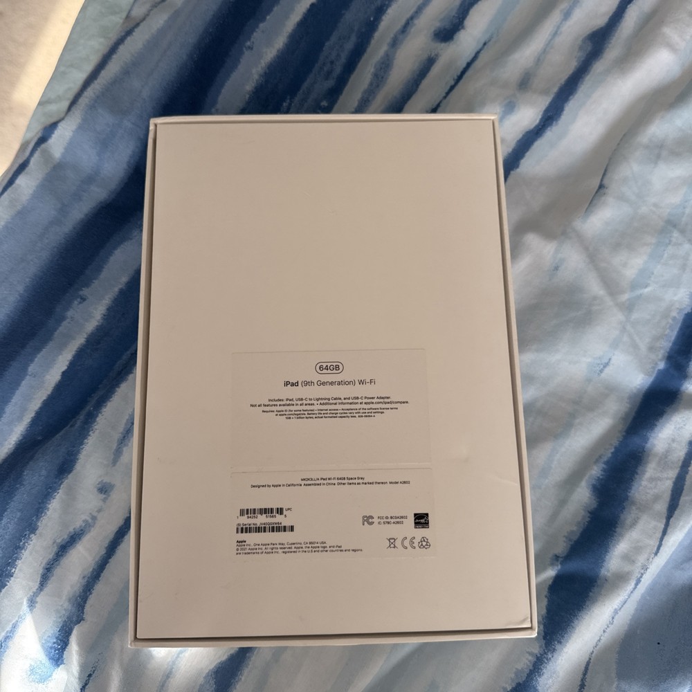 iPad 9th Generation Wi-Fi 64GB Space Gray (EMPTY BOX ONLY)