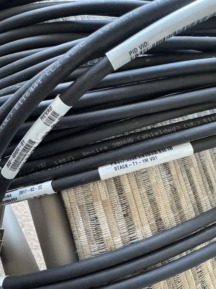 Cisco 9300 Series STACK-T1-1M V01 Stackwise Stacking Cable 1M 800-40404-01 Q.10