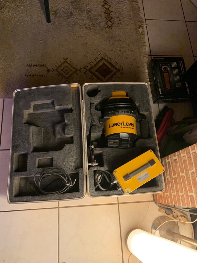 Spectra Physics Baulaser 1142IL mit Stativ