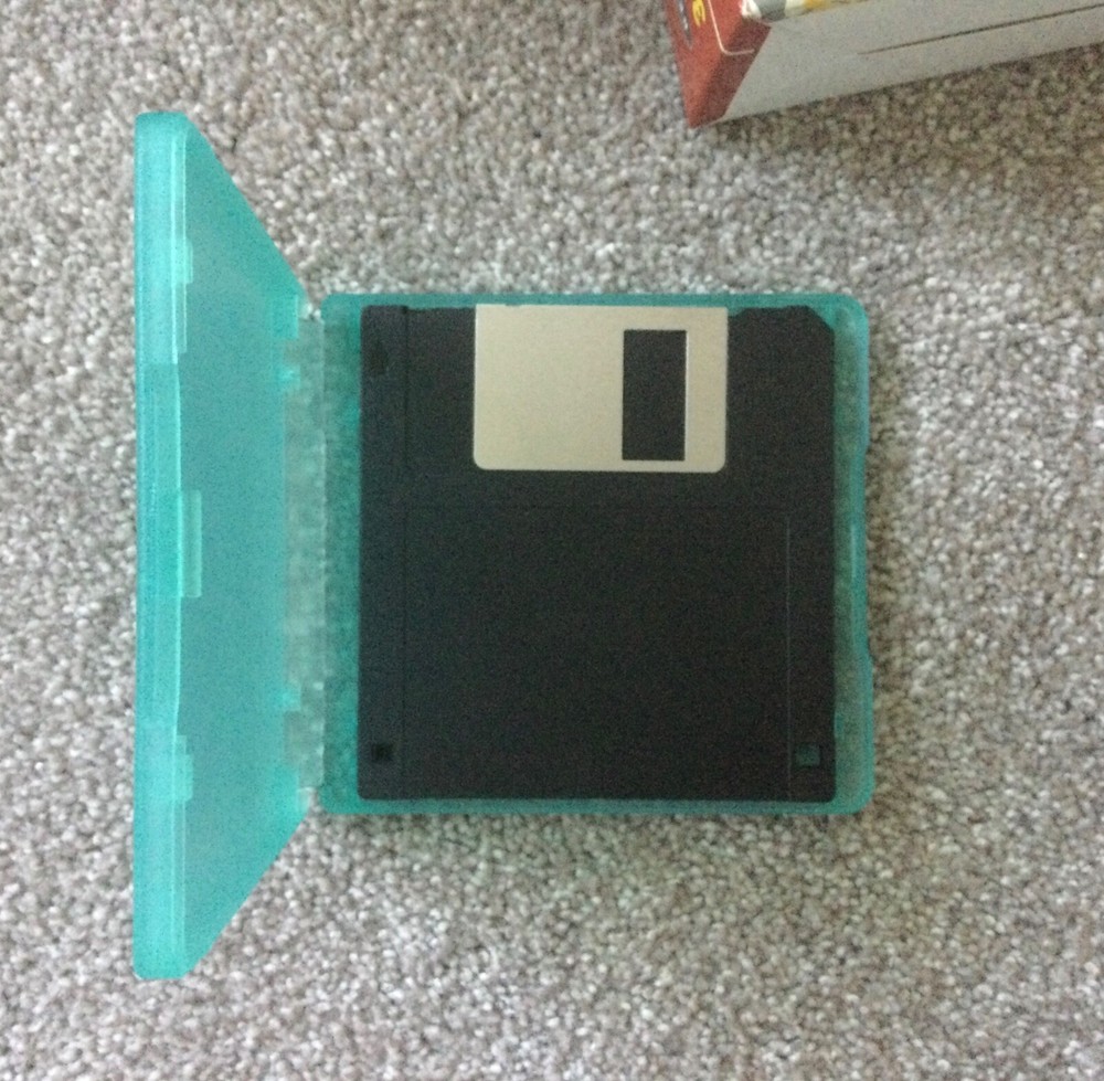 3M High Density floppy + Belkin 3.5" Dual Disk Cases diskettes