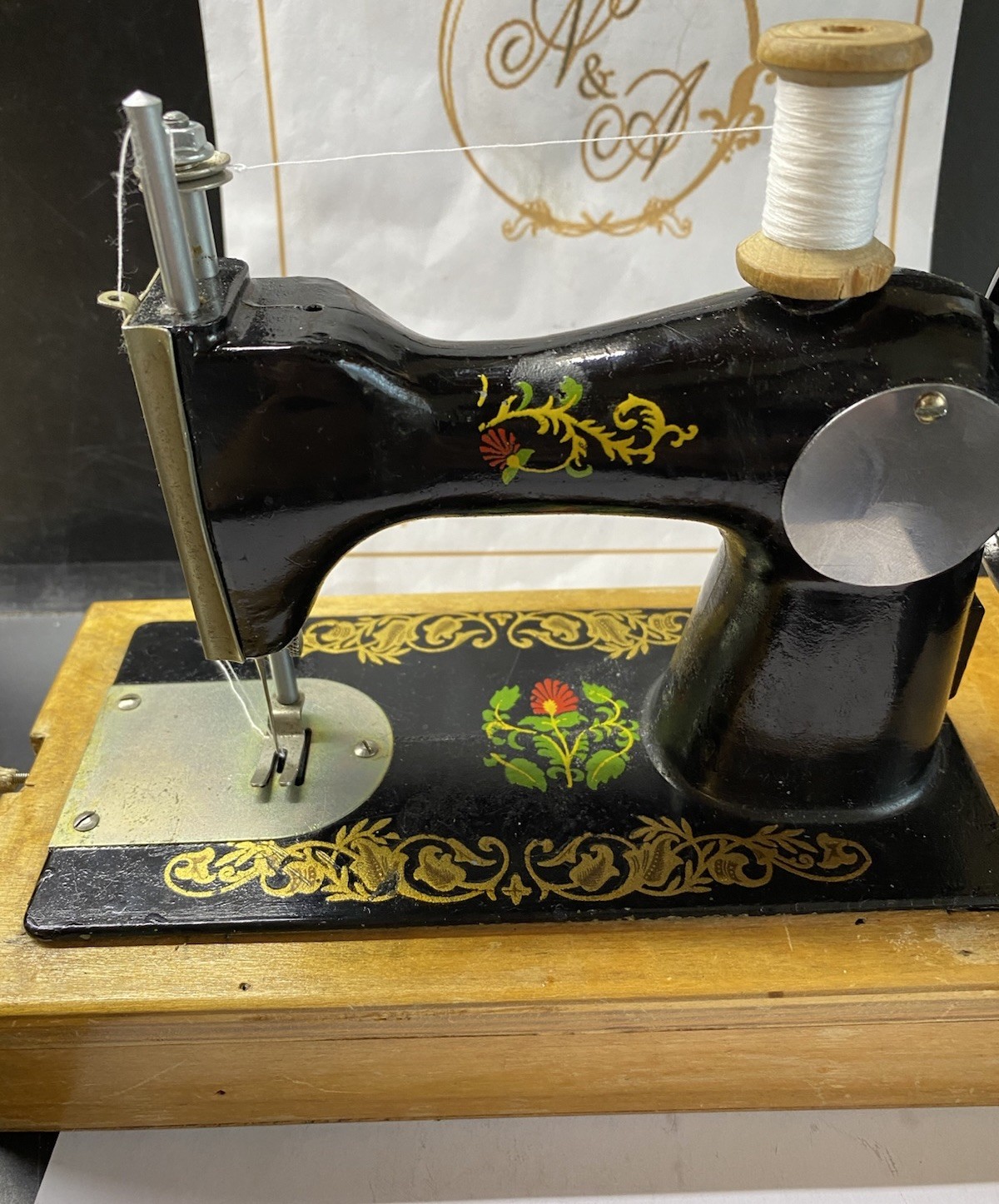 VINTAGE Original Children Toy Mini Sewing Machine In The Bakelite Case Working