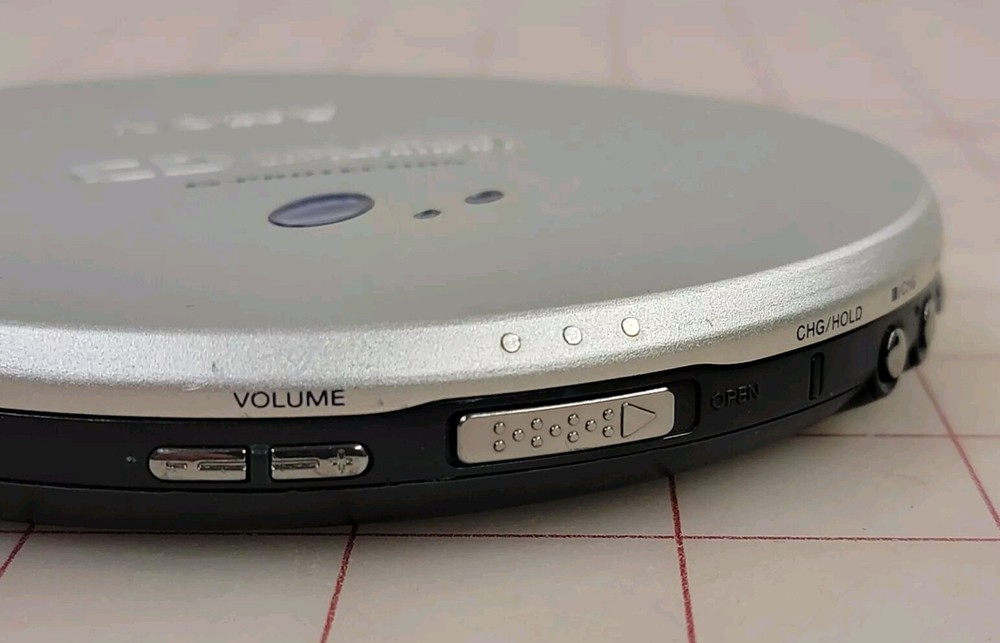 Sony Portable CD Player Walkman D-EJ915 Tested Works