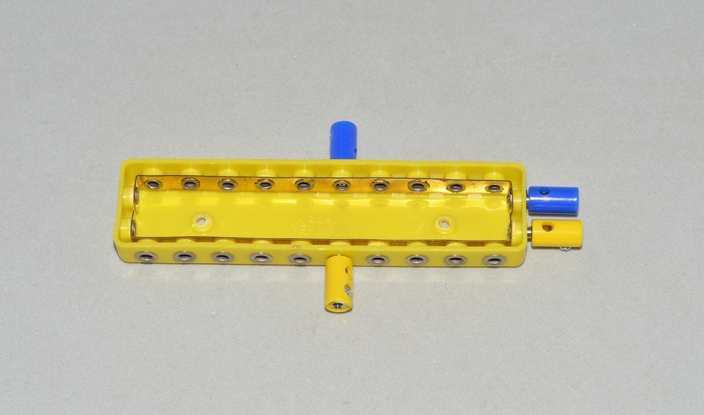 HO N Z Scale Yellow 10 Socket Distributor Plate
