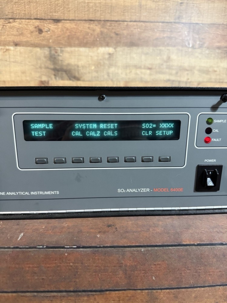 Teledyne Instruments SO2 Analyzer Model 6400E Powers On Untested