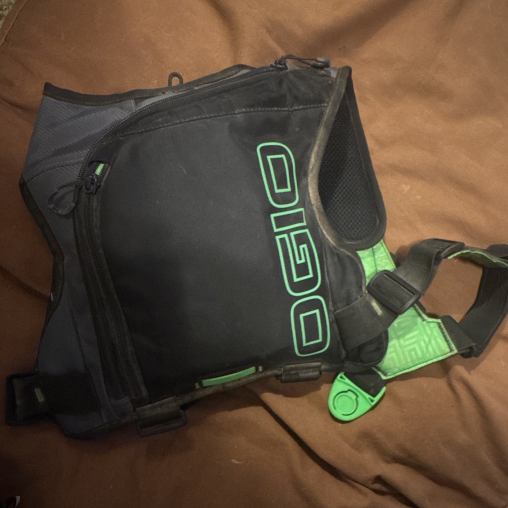 OGIO ERZBERG 1L HYDRATION PACK