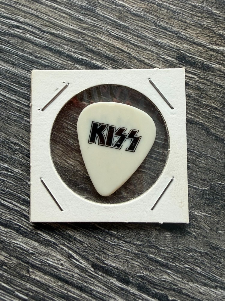 KISS Guitar Pick PAUL STANLEY Revenge Club Tour White Black Vintage Kiss