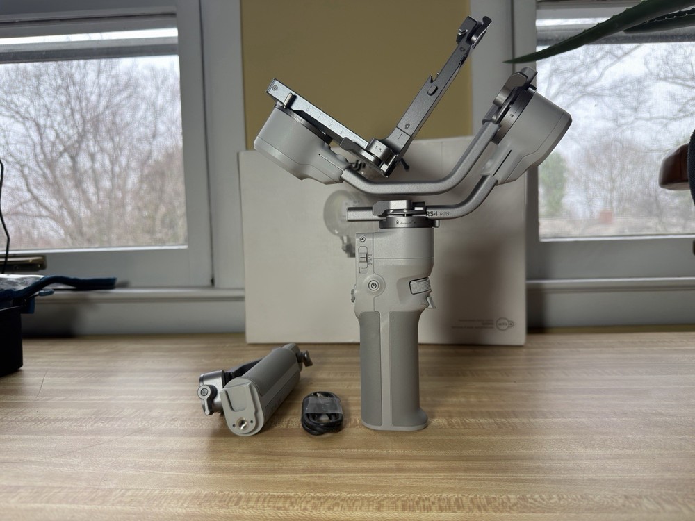 *READ* Dji Rs 4 Mini Combo, Gimbal Stabilizer For Cameras