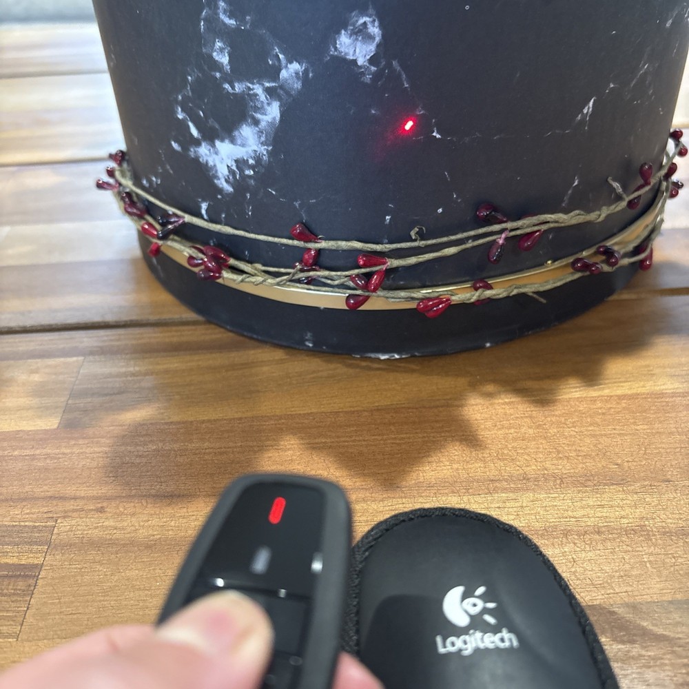 Logitech R400 Laser Presentation Remote - Black