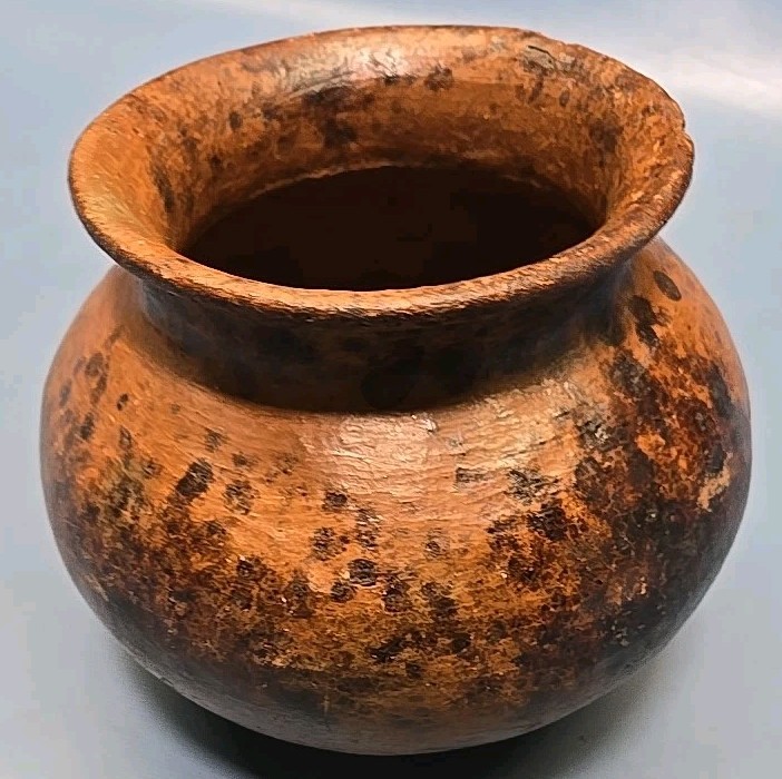Antique Native American Indian Olla Pine Pitch Water Pot-- Navajo?