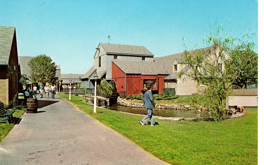 OLDE MISTICK VILLAGE - PC7095