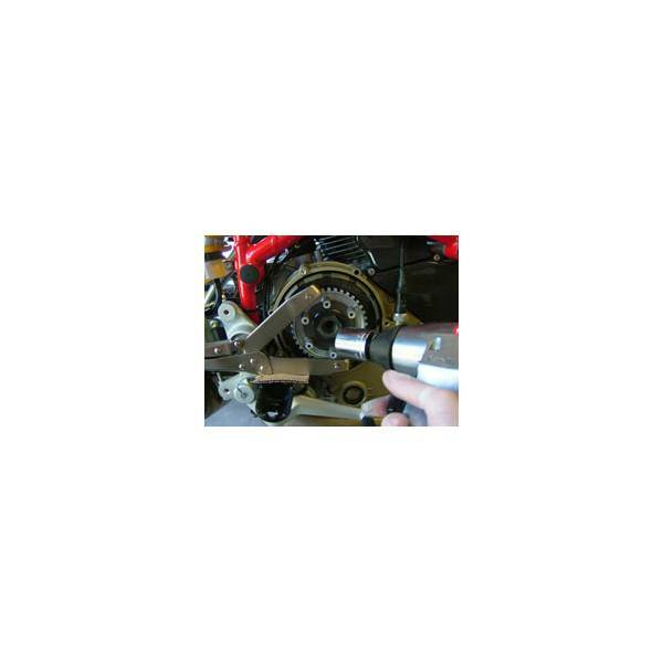 Riolo clutch hub locking clamp