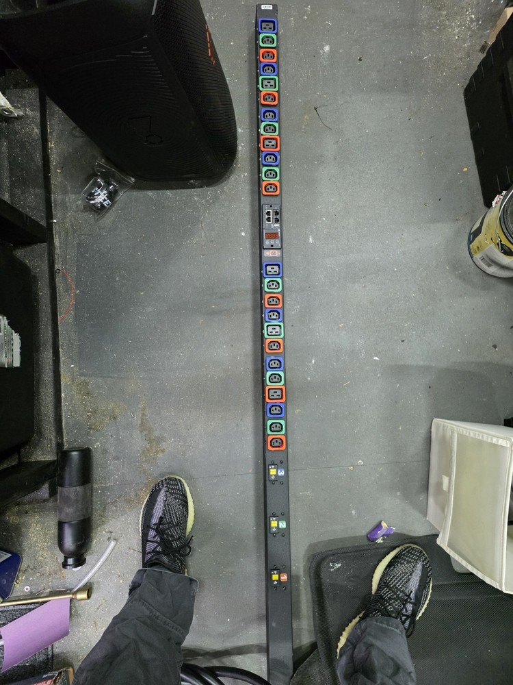 Vertiv Vp8965 Geist Switched PDU
