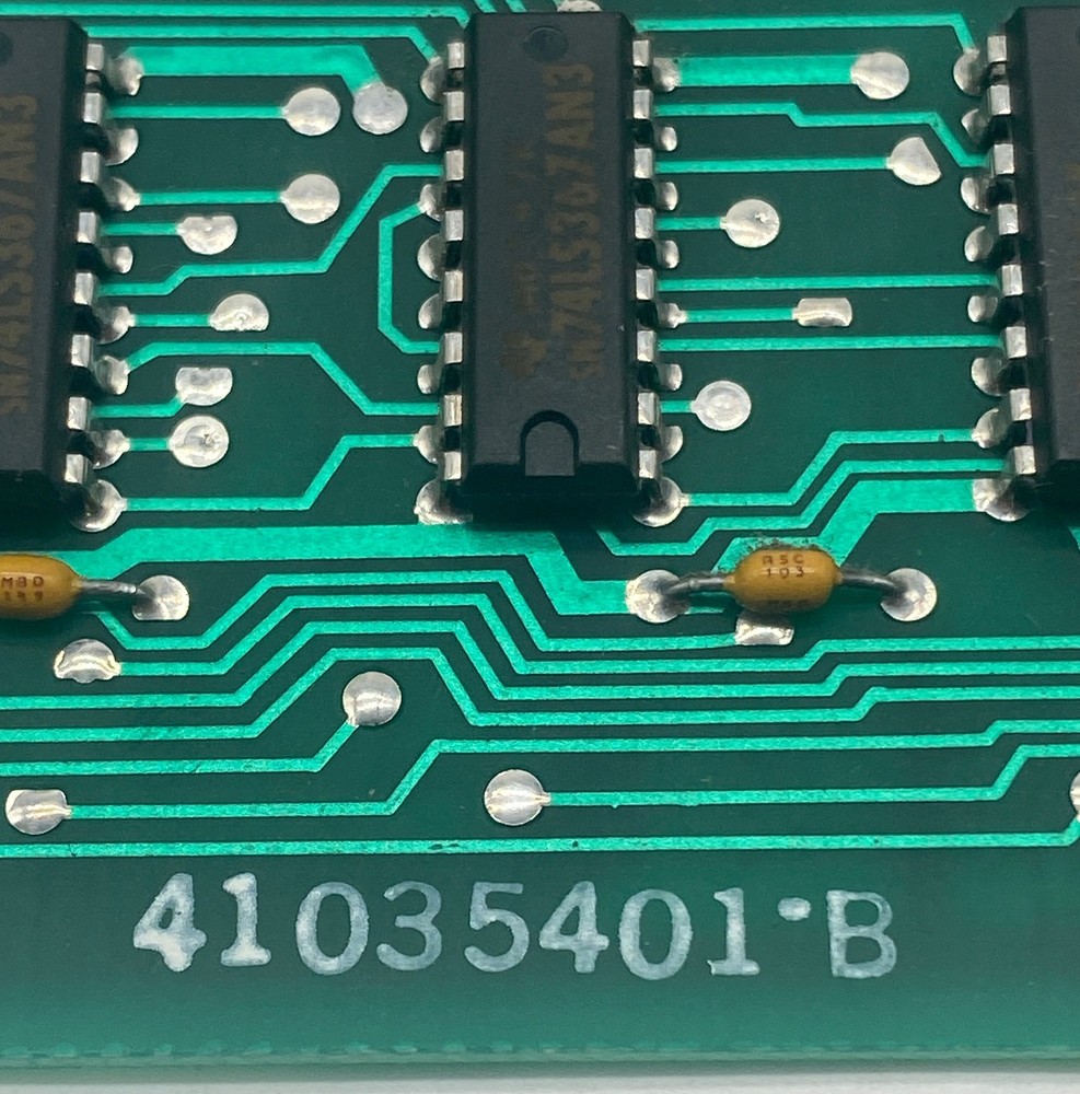 Universal Instruments 41035401- B 32DC Card