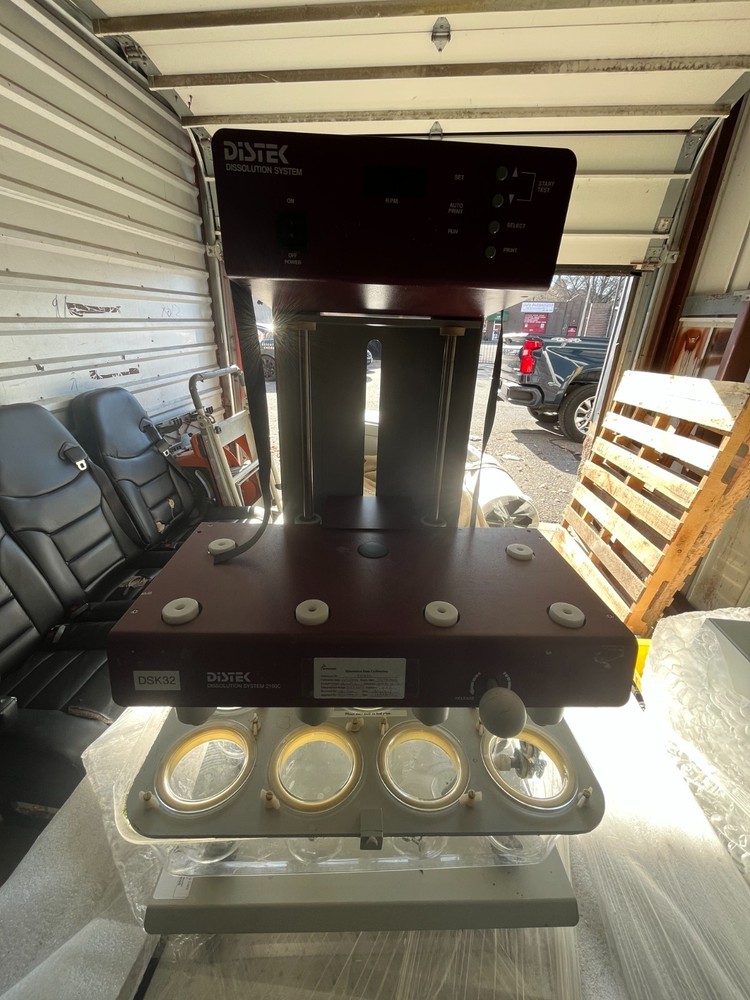 Distek dissolution test system 2100C Last Calibrated 2024 with TCS0200C
