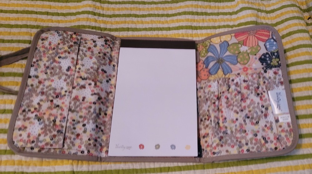 THIRTY-ONE NOTEPAD ORGANIZER- 9X17 ( opened)