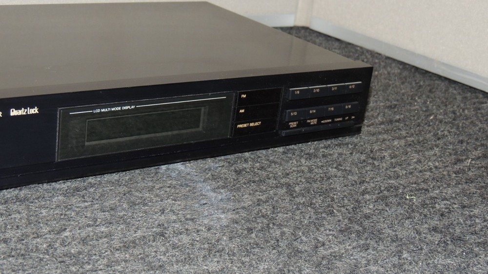 JVC FX-330 FM/AM Computer Controlled Tuner