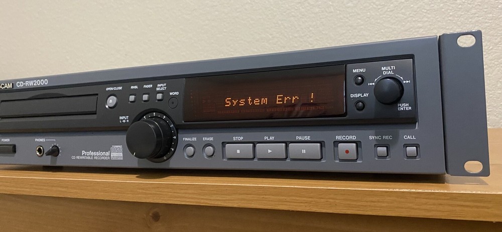 TASCAM CD-RW2000 Professional CD Recorder